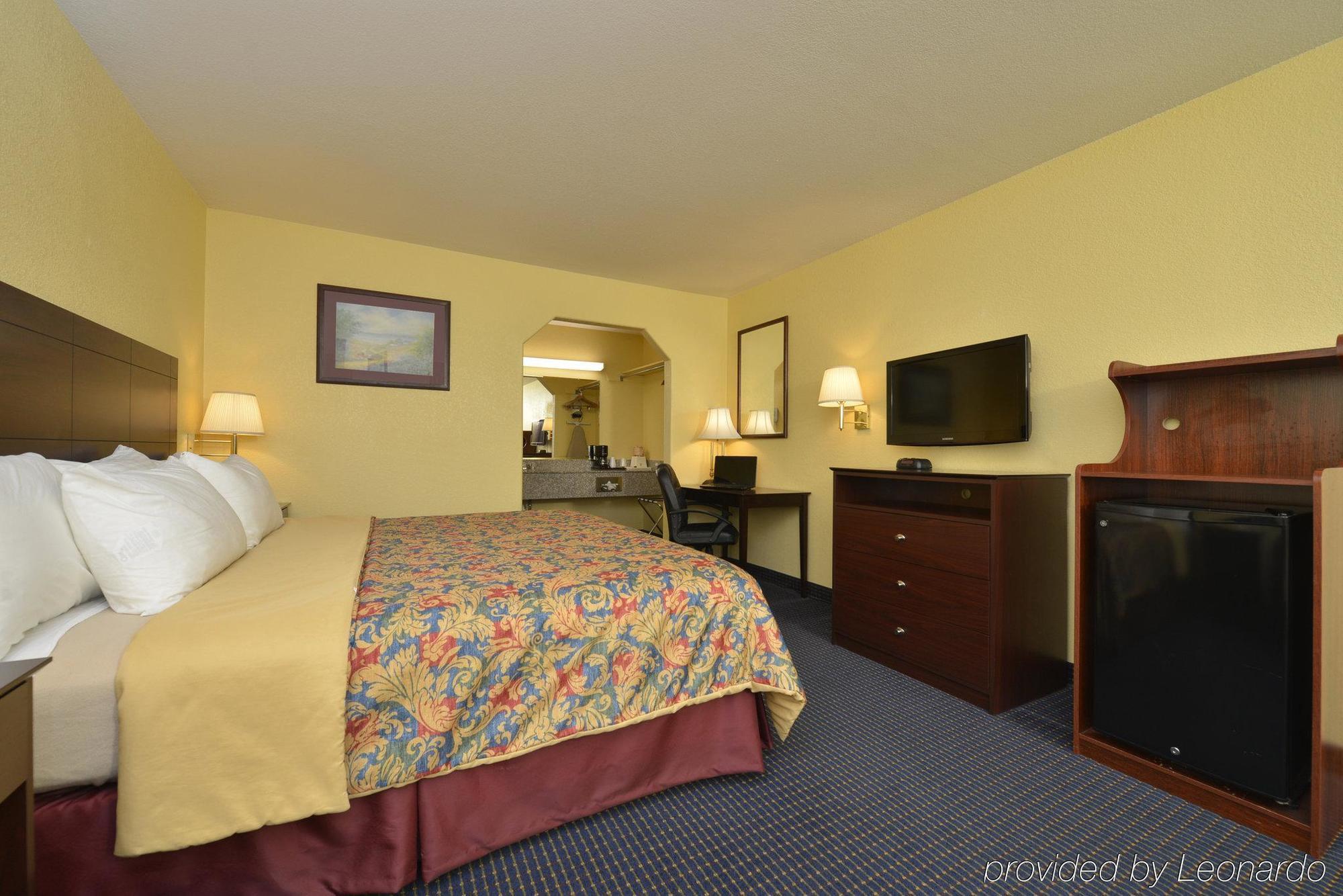 Days Inn Gun Barrel City Esterno foto