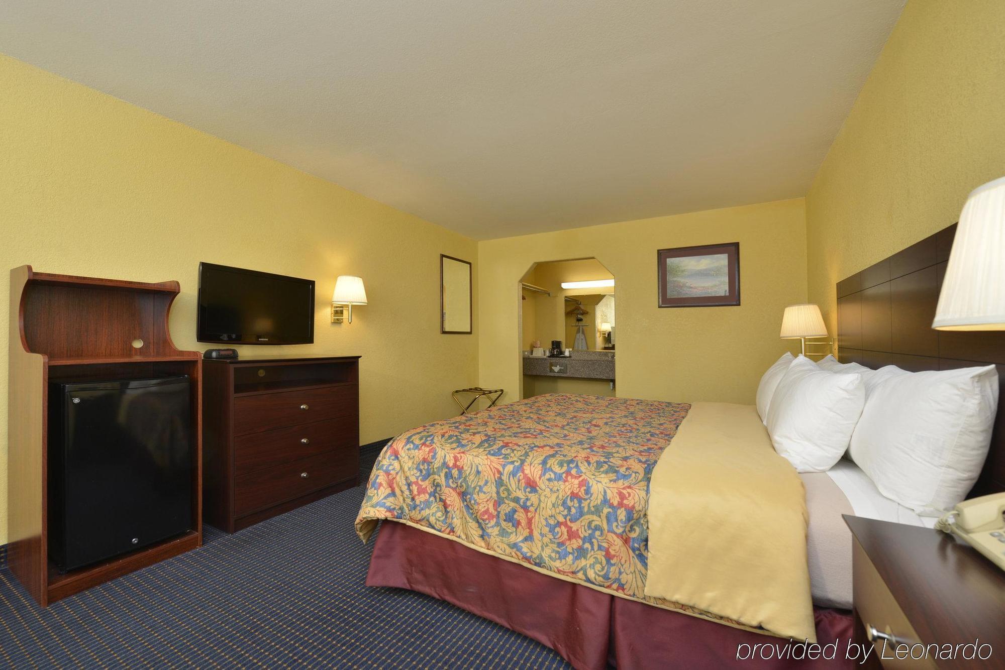 Days Inn Gun Barrel City Esterno foto