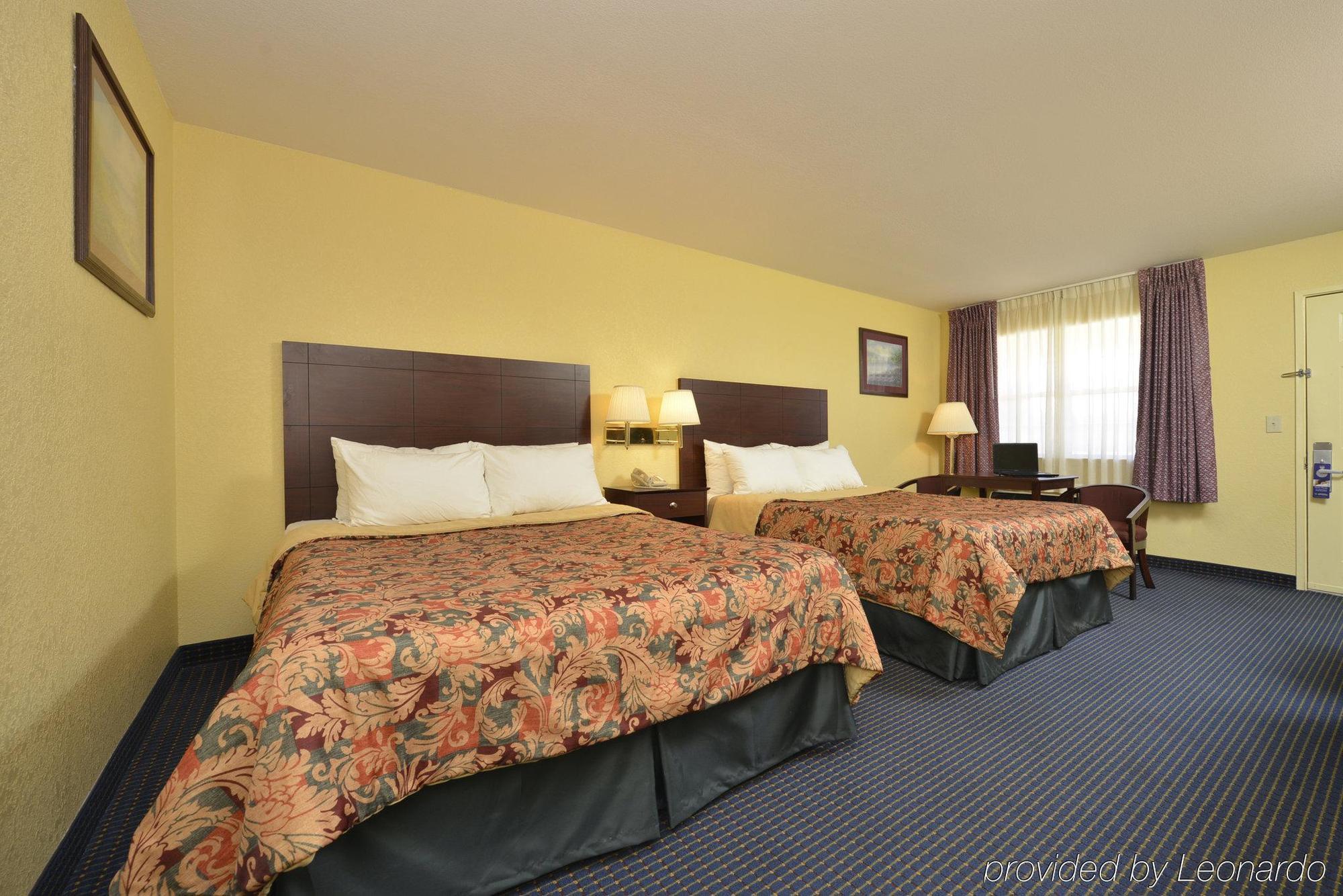 Days Inn Gun Barrel City Esterno foto