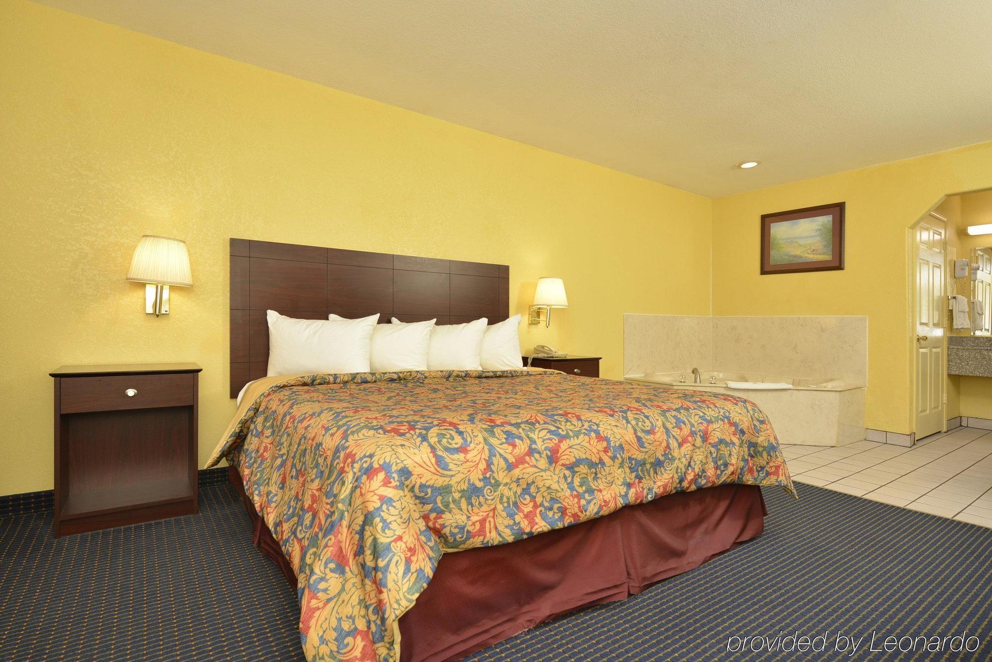 Days Inn Gun Barrel City Esterno foto