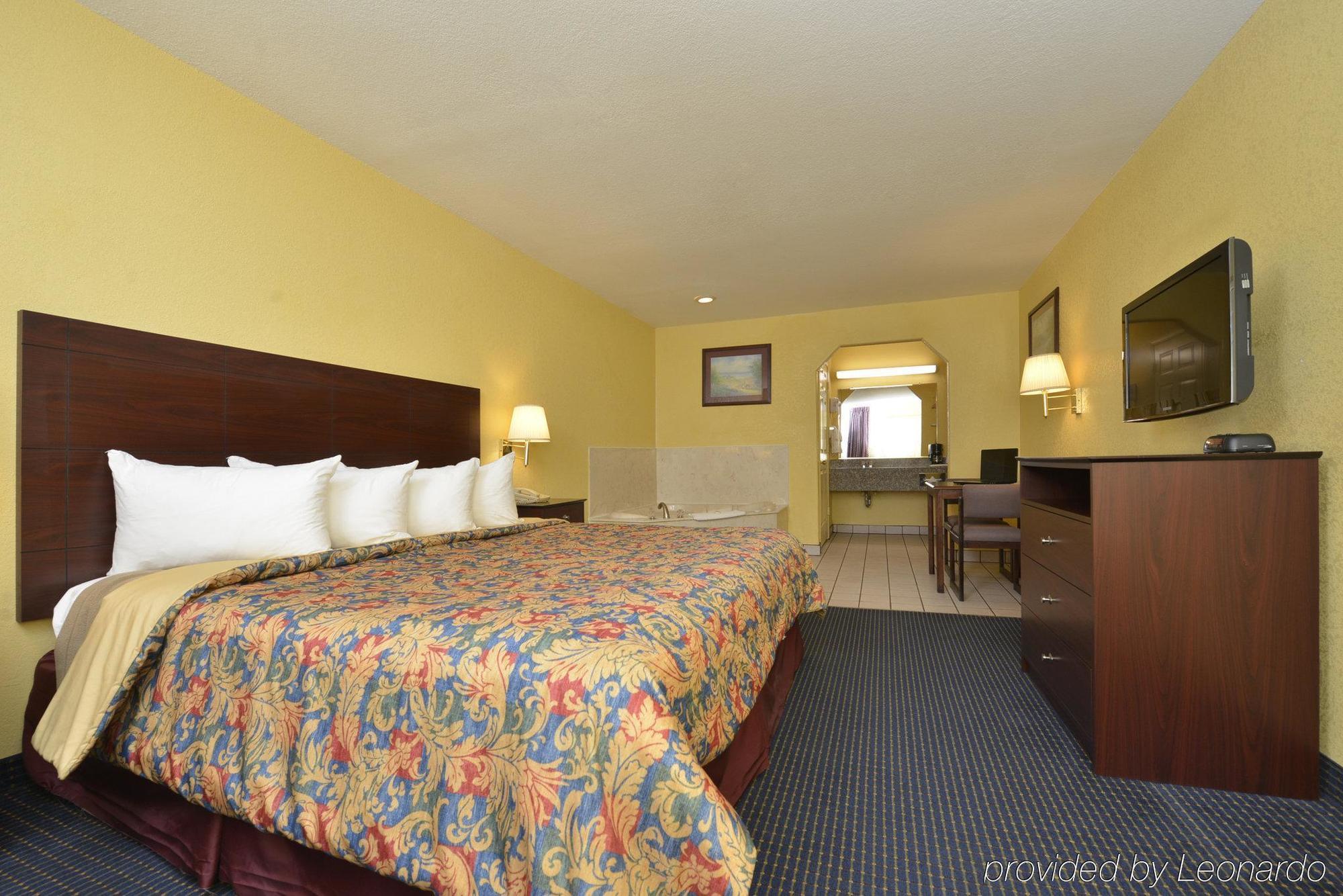 Days Inn Gun Barrel City Esterno foto