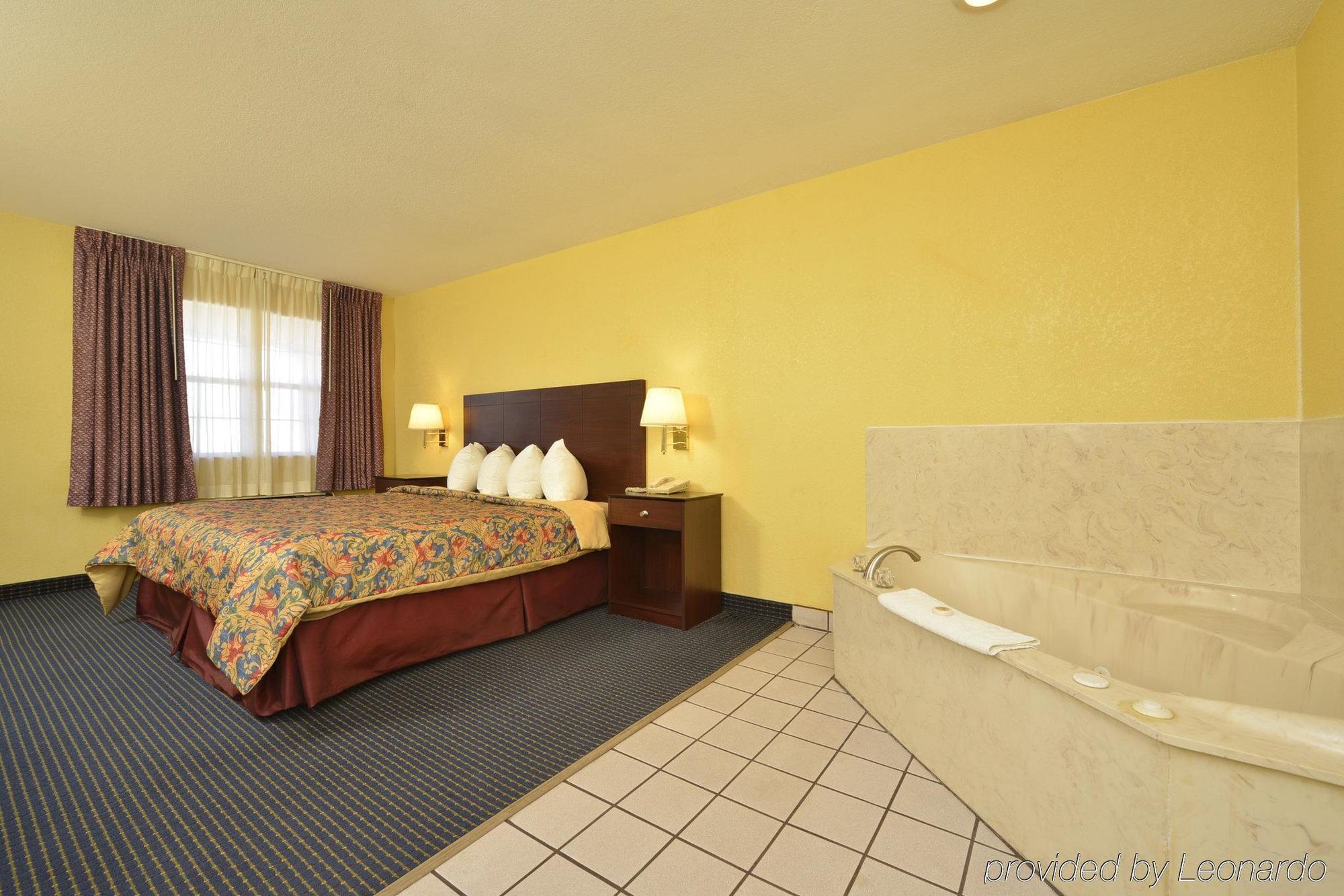 Days Inn Gun Barrel City Esterno foto