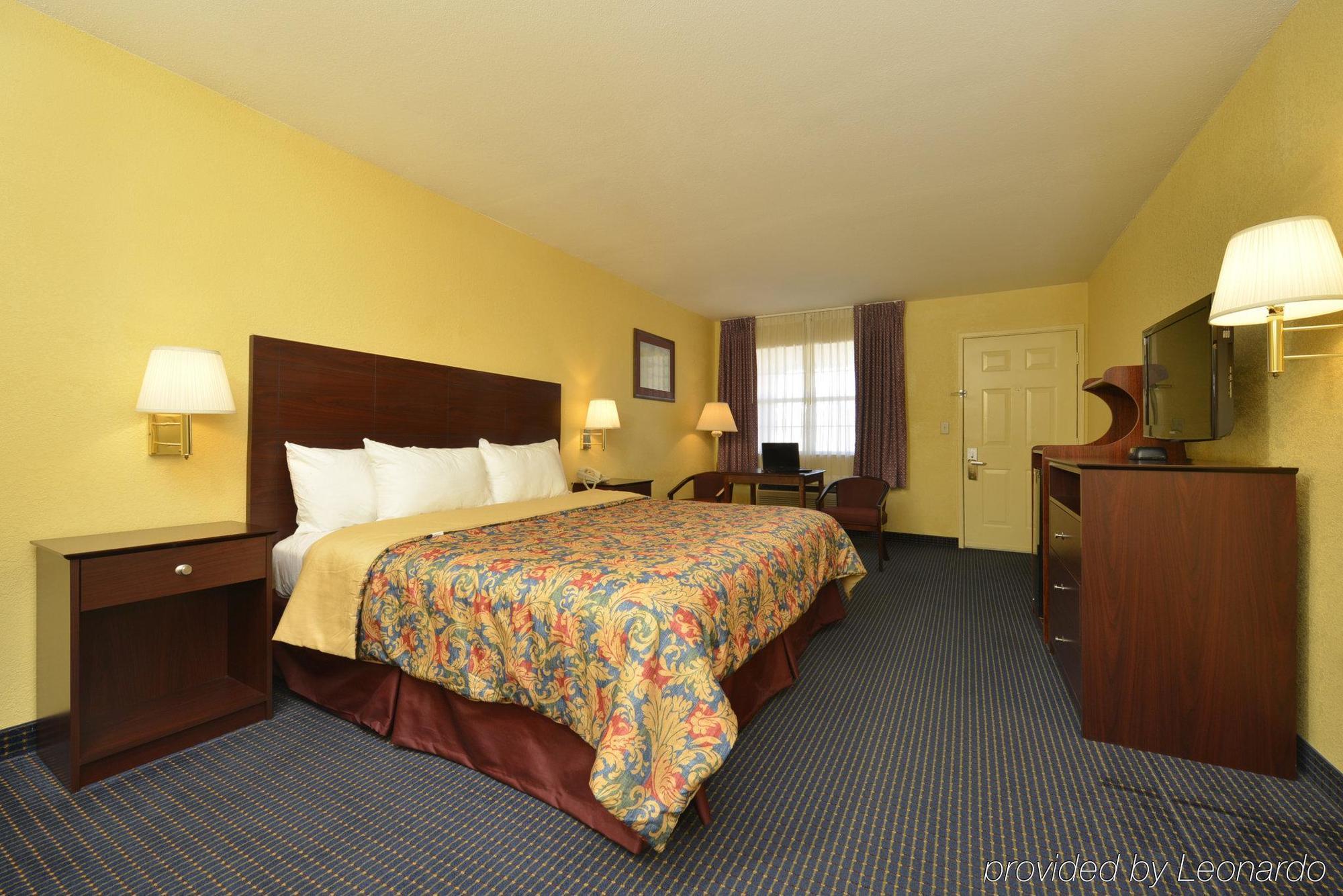 Days Inn Gun Barrel City Esterno foto