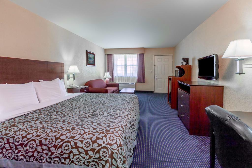 Days Inn Gun Barrel City Esterno foto