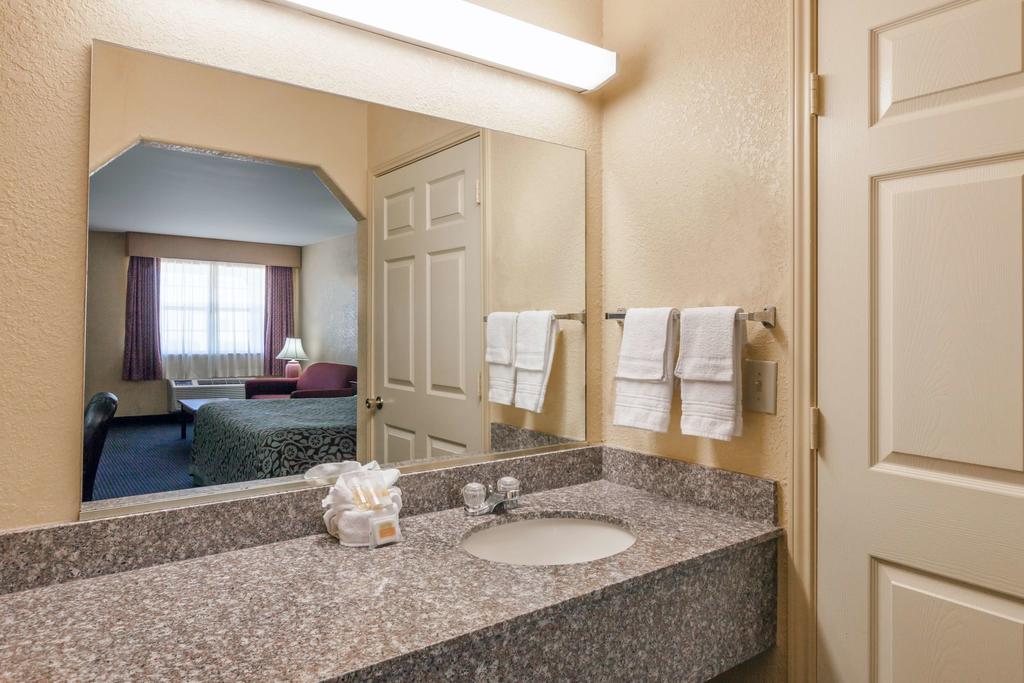 Days Inn Gun Barrel City Esterno foto